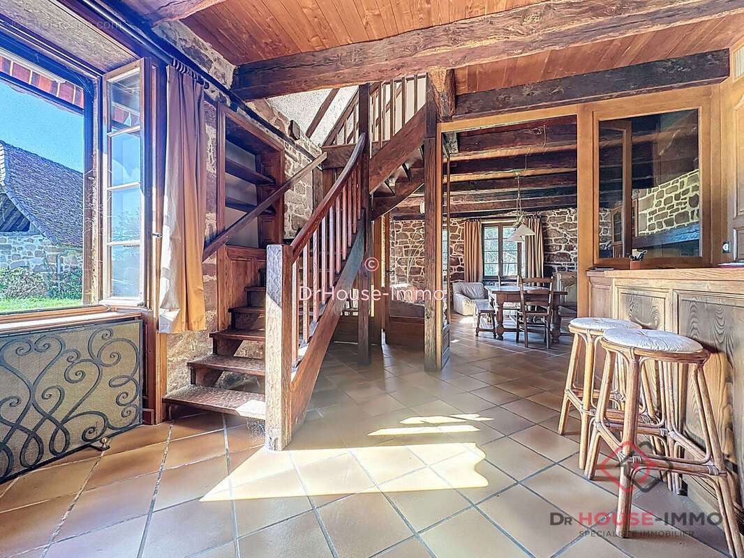 Maison à HAUTEFORT