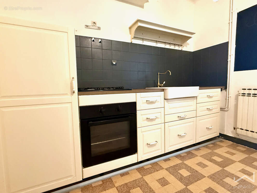 Nathalie sinard vous présente cette maison de ville indépendante à valréas   3 chambres   fort potentiel d'amé - photo 2