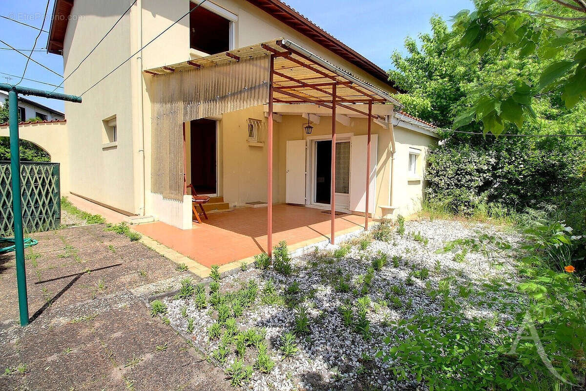 Maison à VILLENAVE-D'ORNON