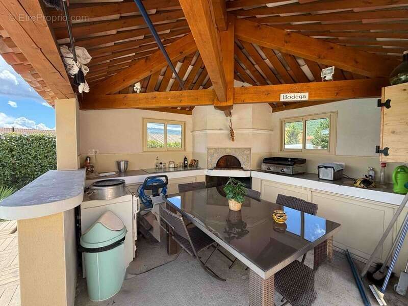 Maison à LARAGNE-MONTEGLIN