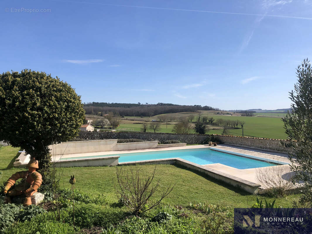 Maison à BRIE-SOUS-BARBEZIEUX
