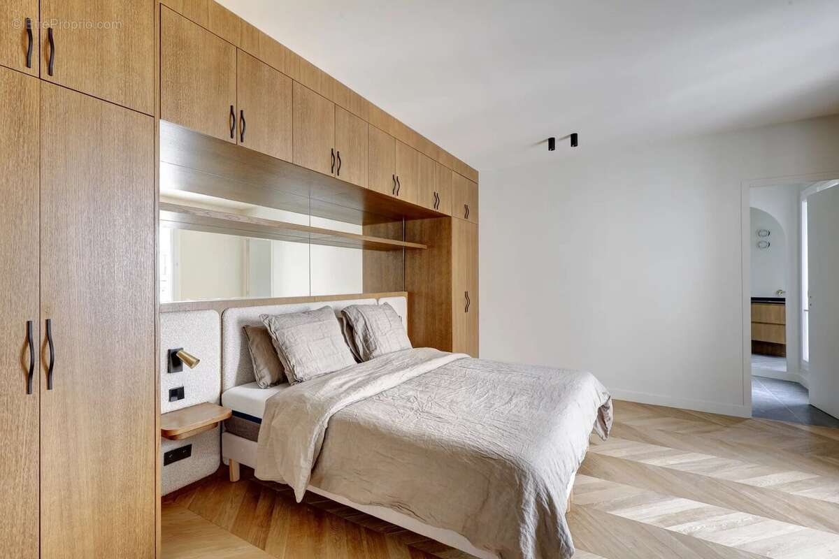 Appartement à PARIS-8E