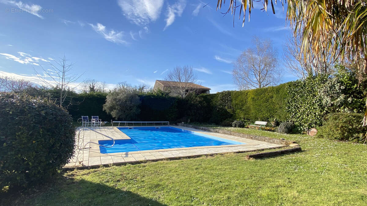 Maison à BOUTENAC-TOUVENT