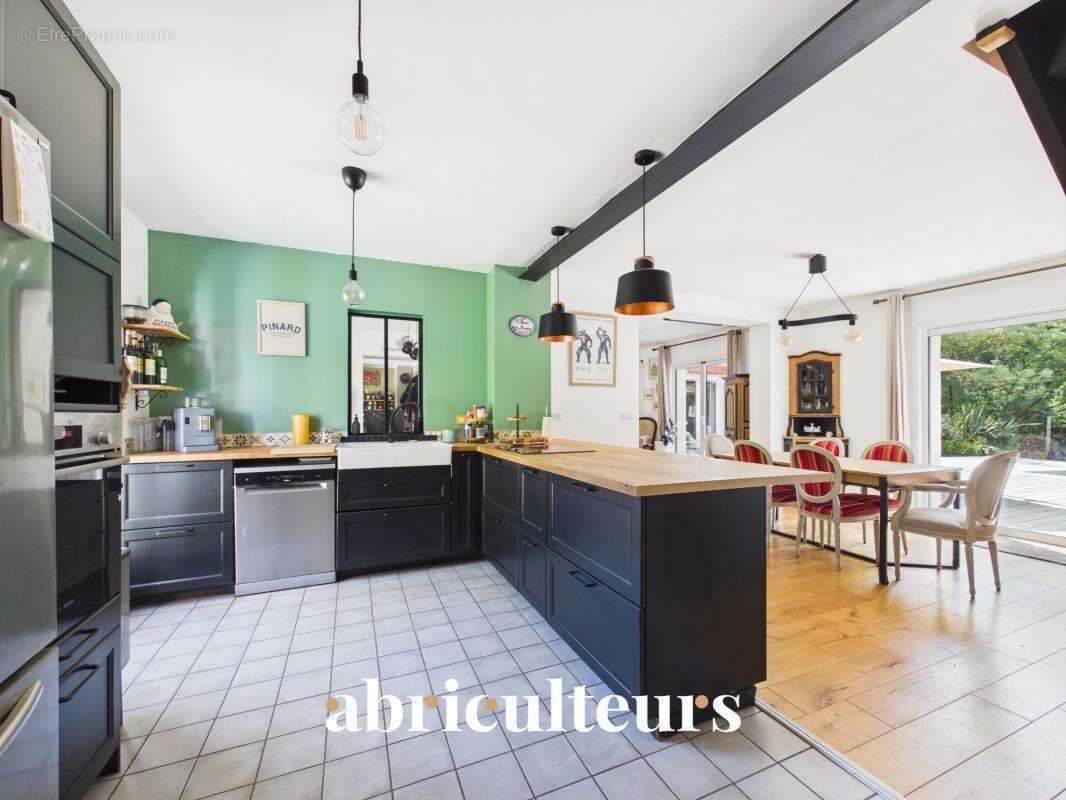 Belle maison idéale pour la famille avec grand jardin, terrasse et piscine en vente à Sautron (44880) - photo 5