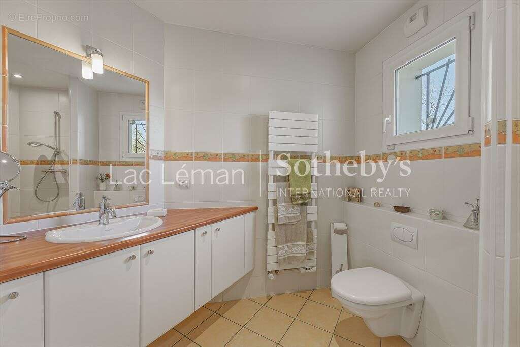 Maison à CHENS-SUR-LEMAN