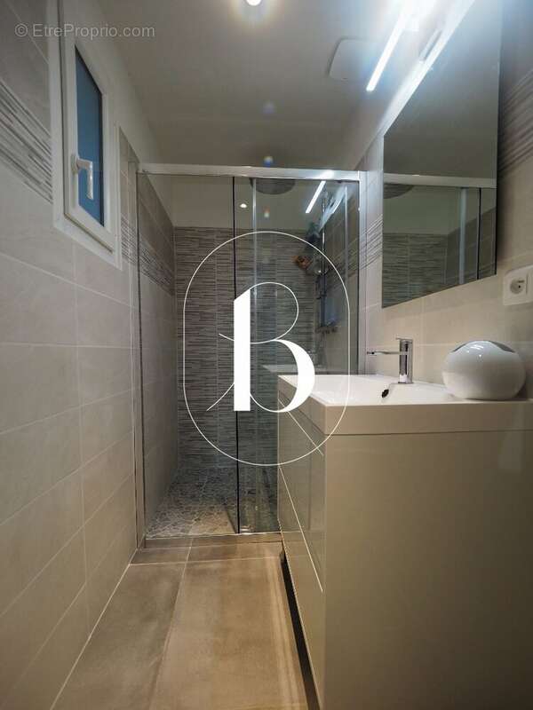 Maison à LA ROQUE-SUR-CEZE