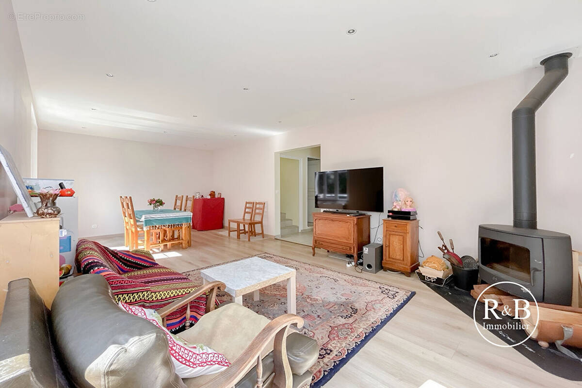 Appartement à LES CLAYES-SOUS-BOIS