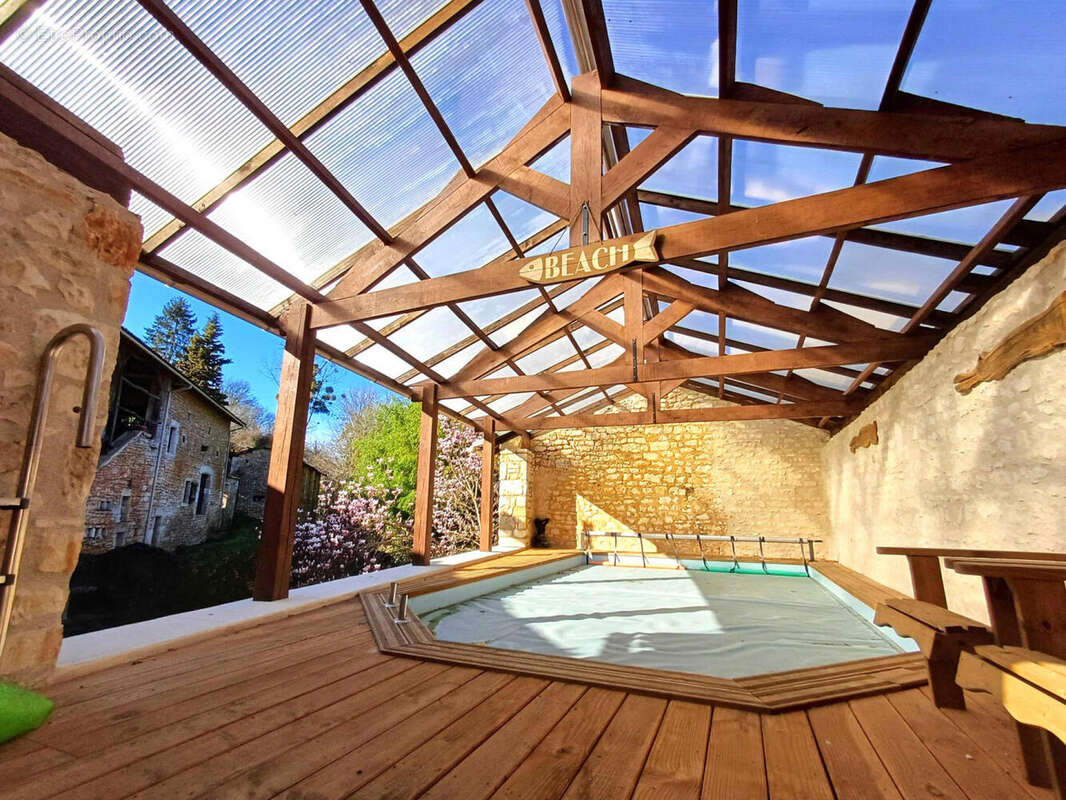 PISCINE - Maison à CHASSENEUIL-SUR-BONNIEURE