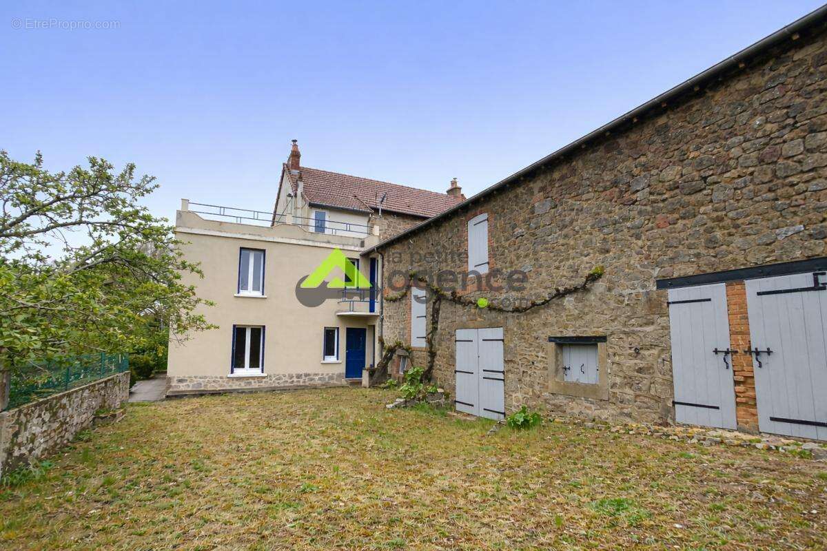 Maison à CHAMPAGNAT