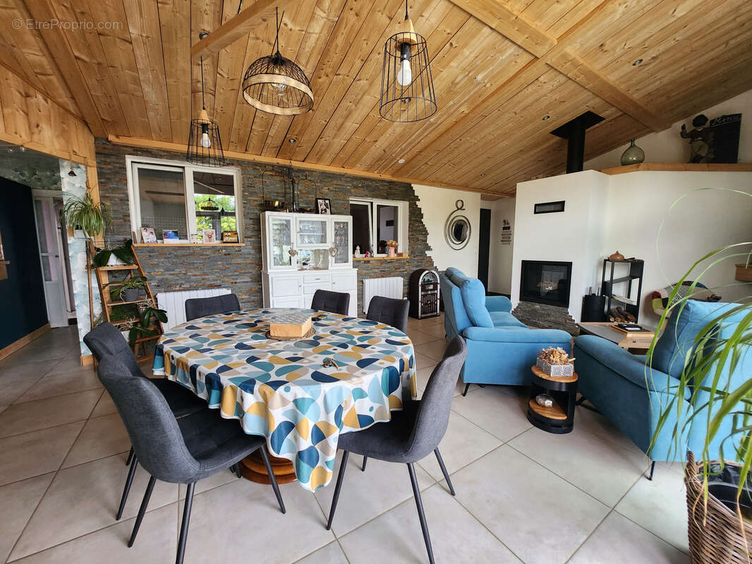 Maison avec 3 chambres dont une parentale, grande dépendance de 89m2 et spa intérieur. - photo 22