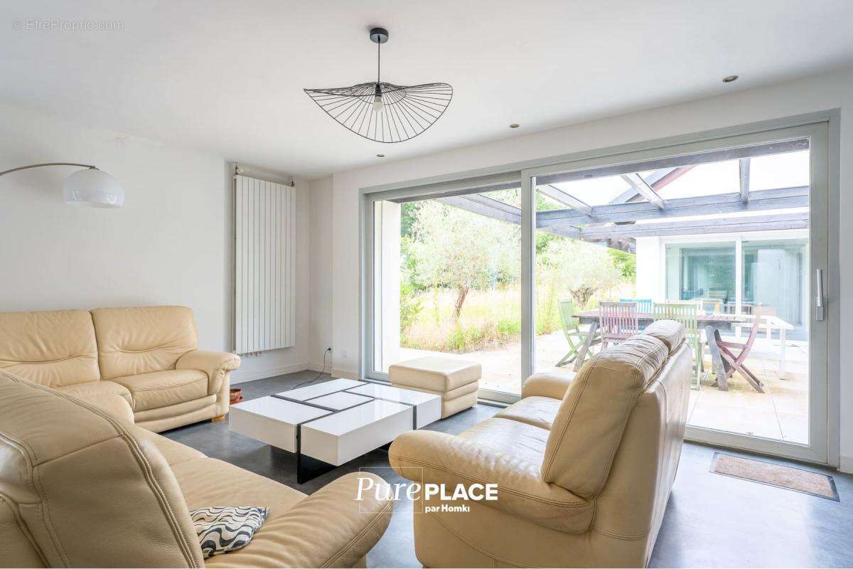 SAINTE-LUCE-SUR-LOIRE (44980) — Maison d'exception 282,50 m² SHAB — 6 chambres — Terrain 1 351 m² — DPE B — Géothermie - photo 2