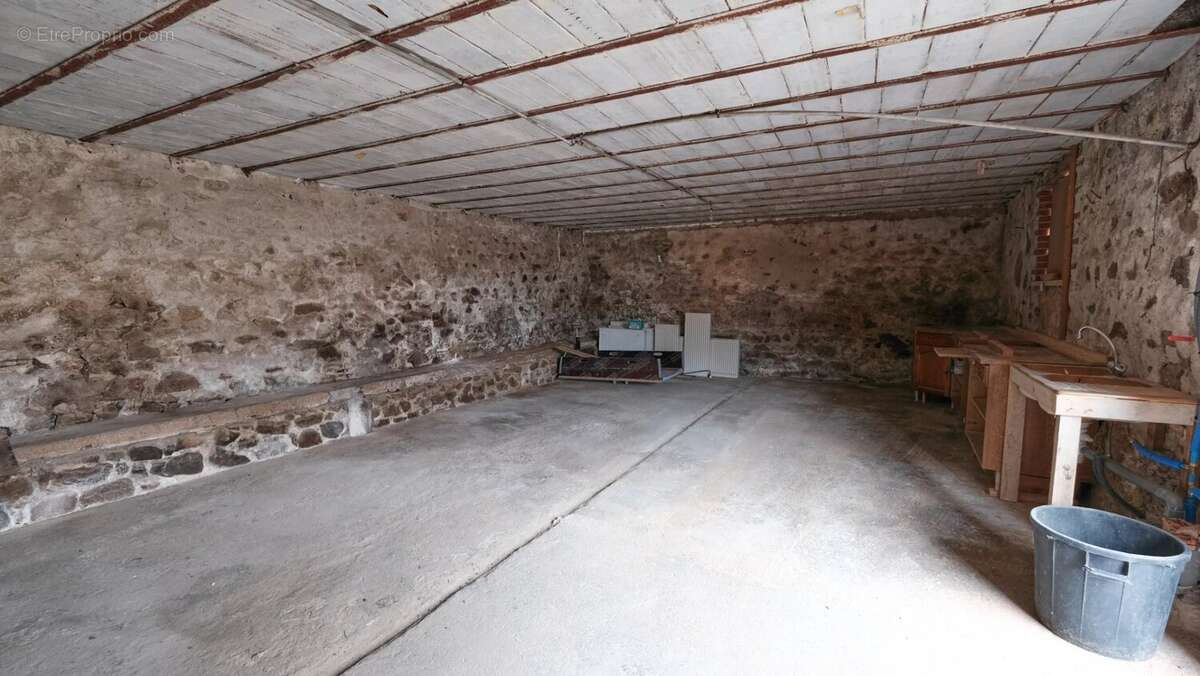 Maison à ROUSSILLON-EN-MORVAN