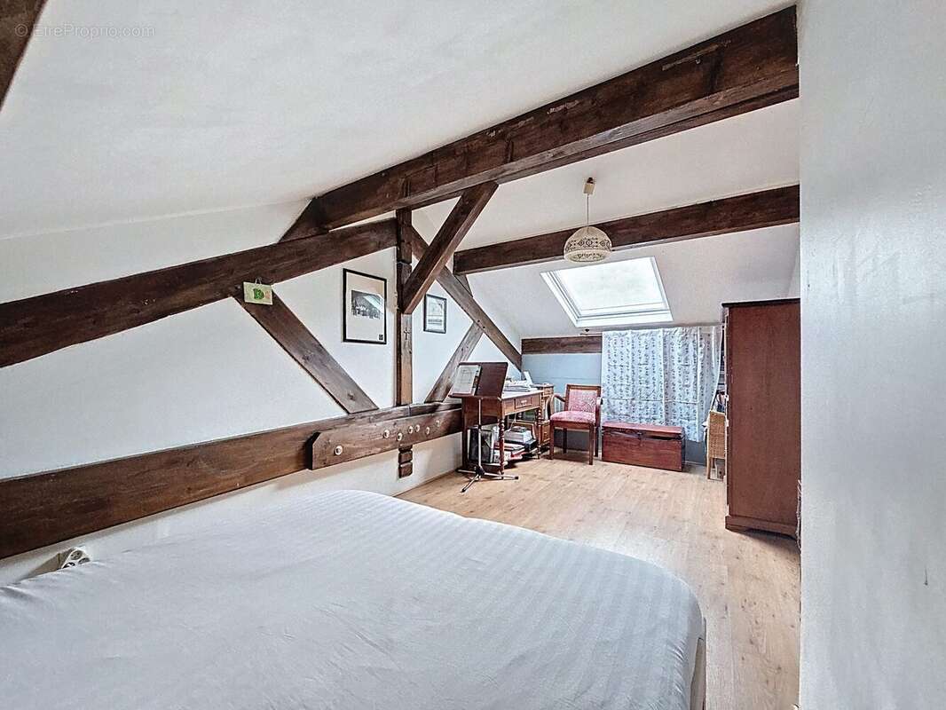 Appartement à CHATEL-SAINT-GERMAIN