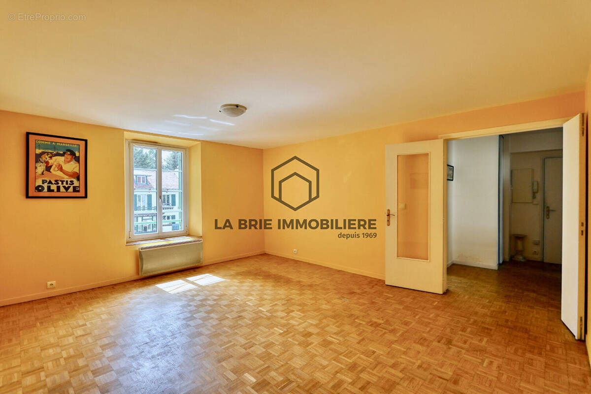 Appartement à BRIE-COMTE-ROBERT