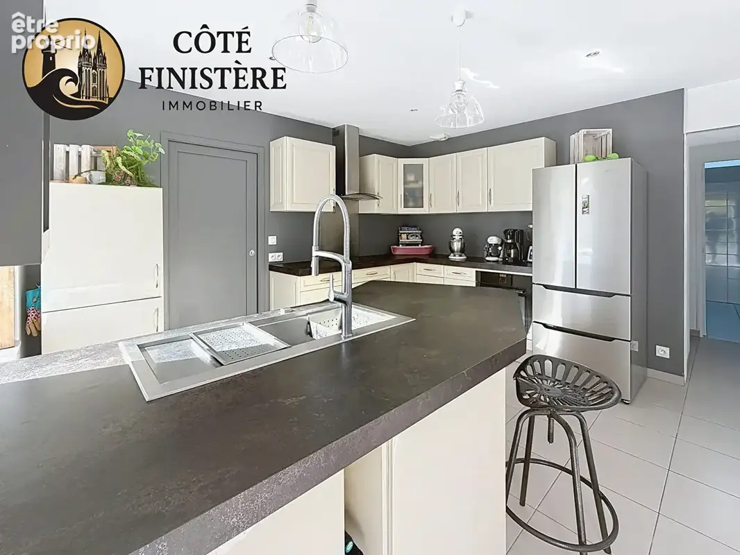 LOCTUDY - Une belle propriété au coeur du bourg, avec maison indépendante et jardin ! - photo 4