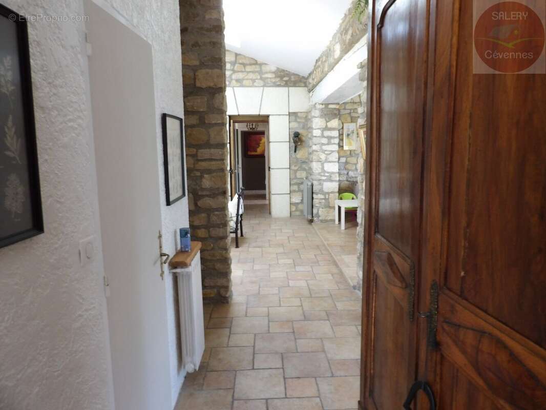 Maison à VEZENOBRES