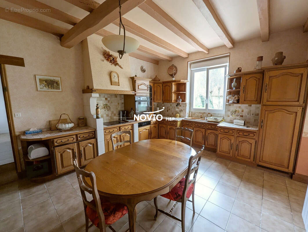 Maison 5 pièces 190 m² à vendre à Saint-Genest-D'ambiere (86140) - photo 2