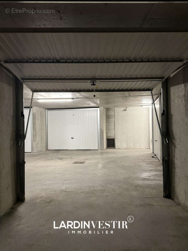 Parking à VILLEURBANNE