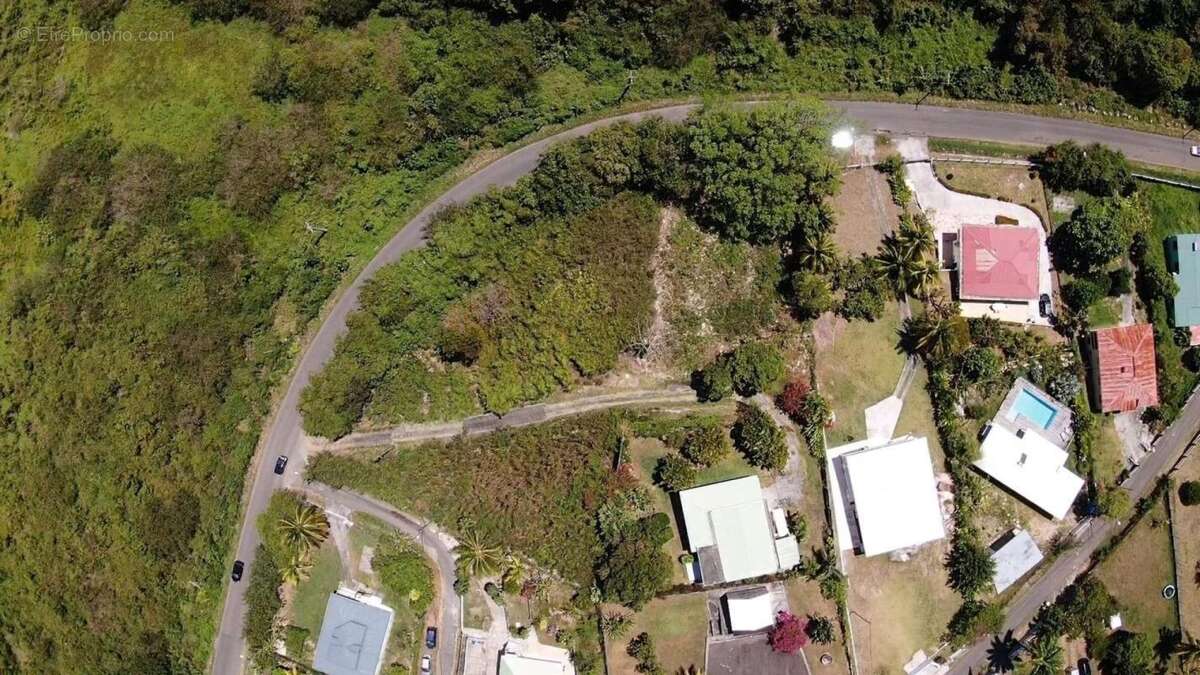 Terrain à SAINTE-ANNE