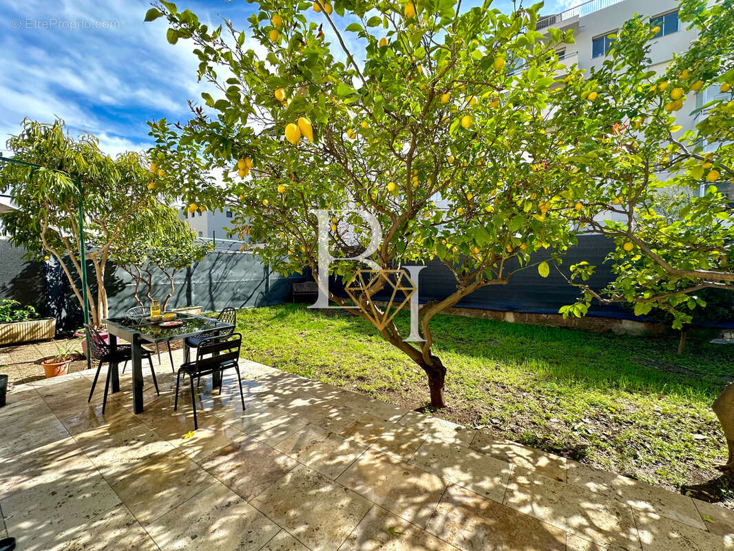 Appartement à SAINT-LAURENT-DU-VAR