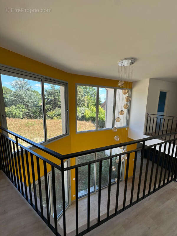 Maison à LE MESNIL-LE-ROI