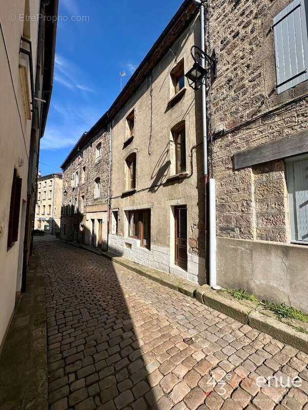 Maison 155 m² à Saint-Bonnet-Le-Chateau  - photo 3