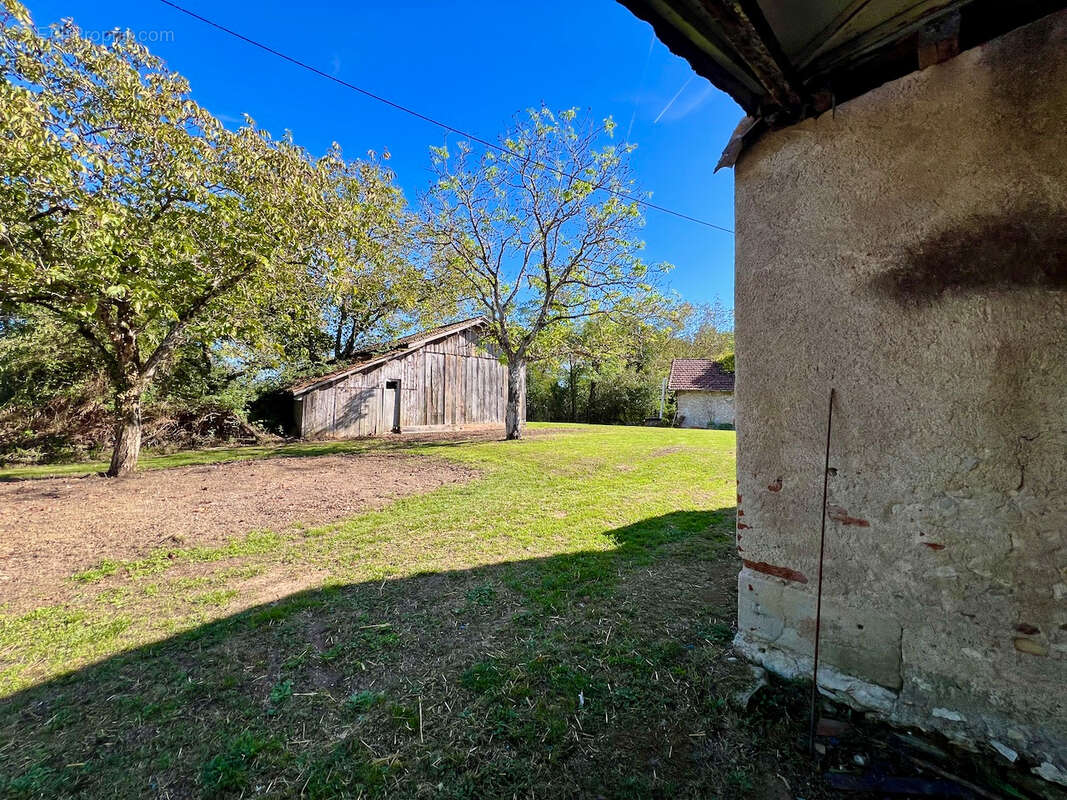 Belle opportunité dans la campagne de Villeneuve sur Lot : fermette à rénover d'environ 72m2 avec dépendances (grange attenante, - photo 16