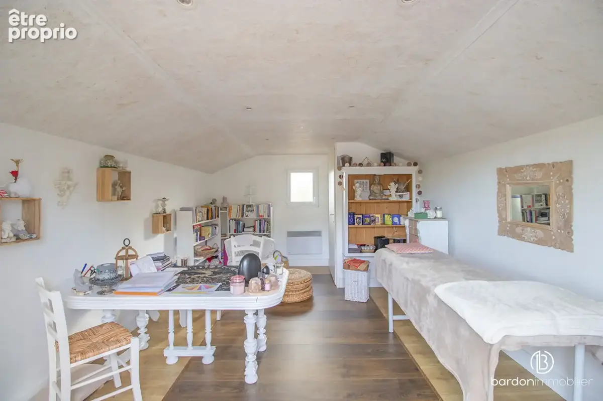 Maison 3 chambres 137m² + 230m² de dépendances - terrain de 8800m² - photo 10