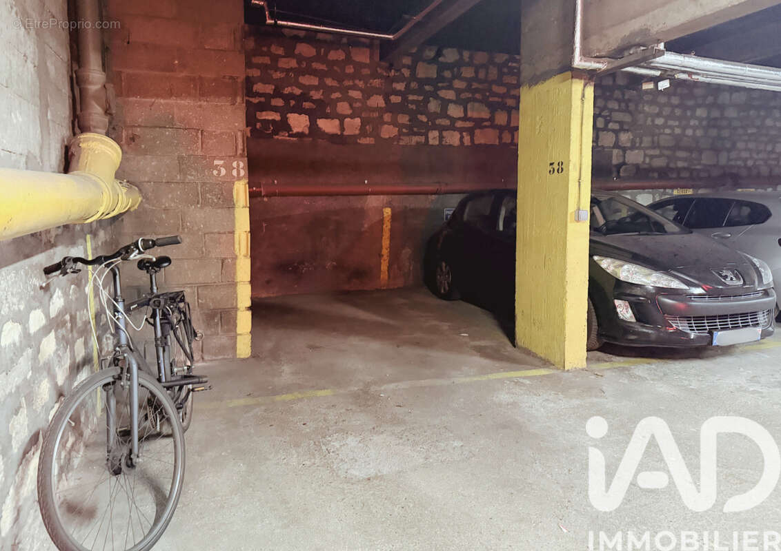 Photo 3 - Parking à PARIS-20E