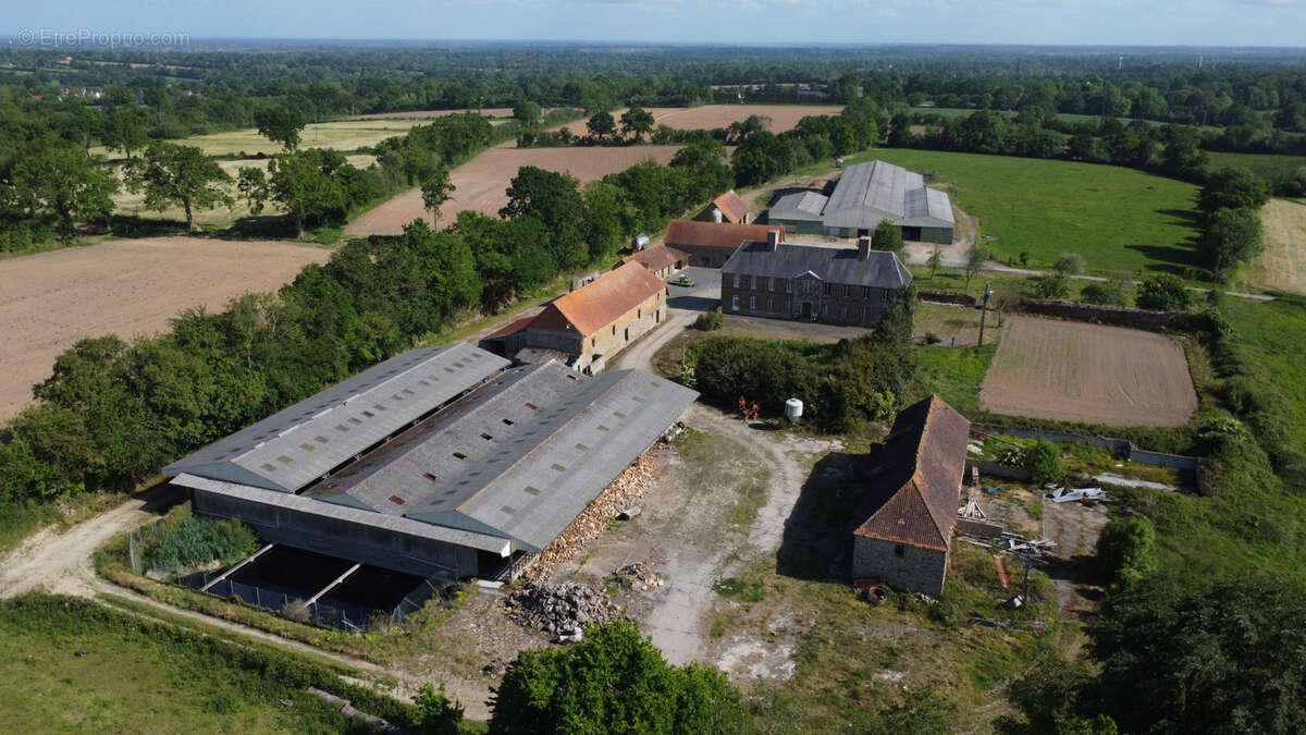 Maison à MONTREUIL-SUR-LOZON