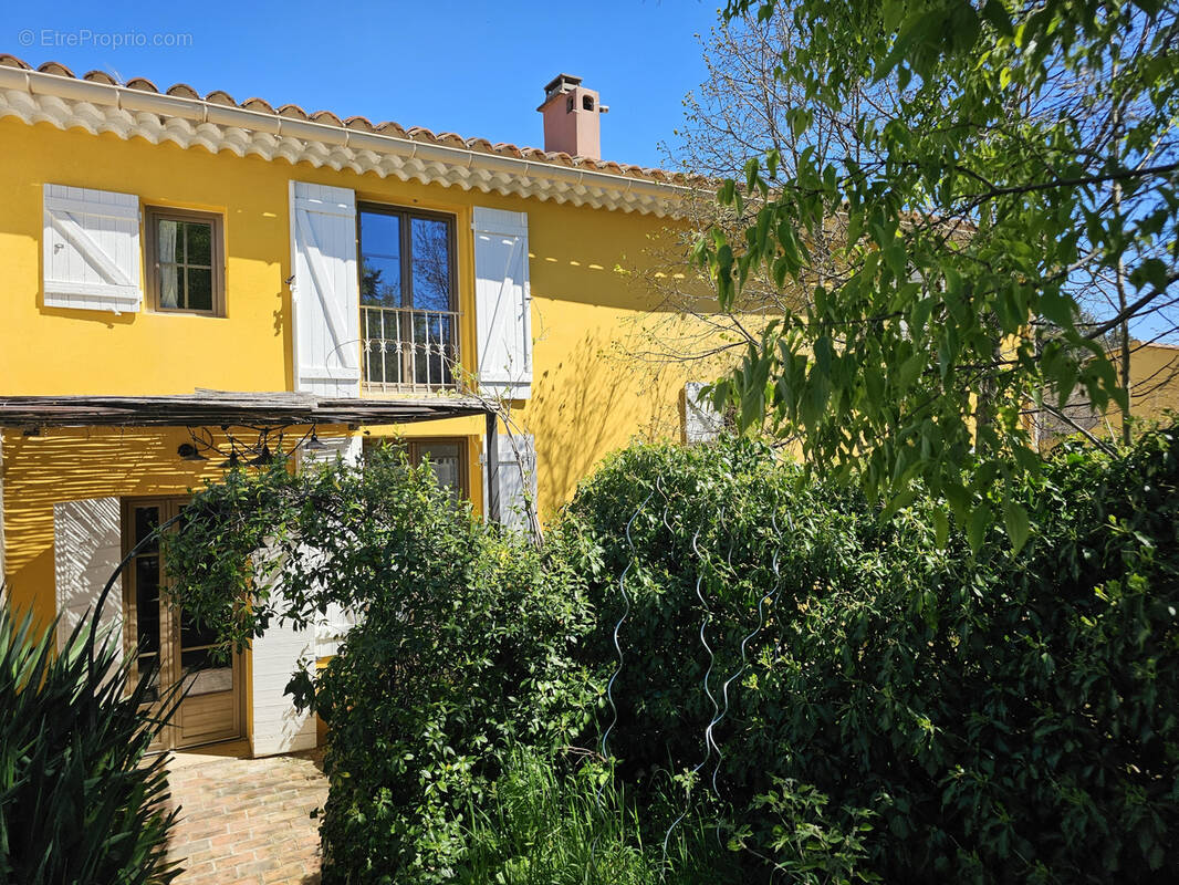Maison à LA ROQUE-D'ANTHERON