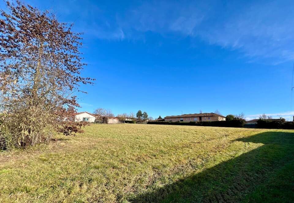 Terrain 3430 m² à Dompierre-Sur-Veyle  - photo 3