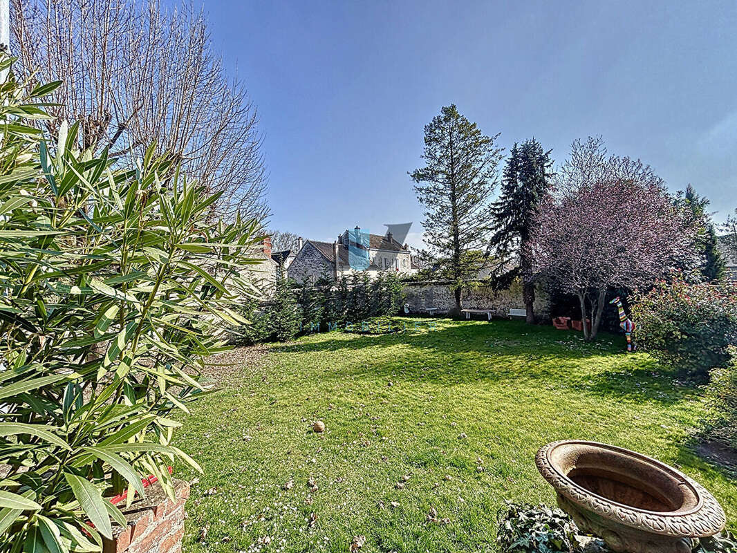 Maison à SAINT-PIERRE-LES-NEMOURS