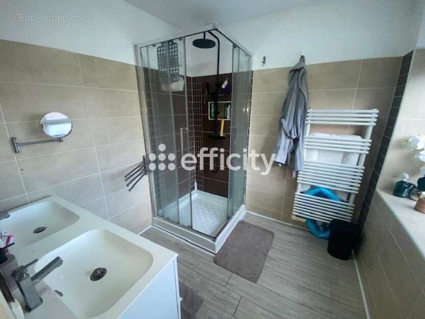 Maison à SAINT-JUST-MALMONT