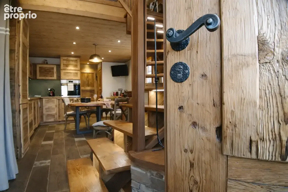 Chalet récent   2 km de plagne montalbert   sauna   charme & rentabilité locative - photo 3