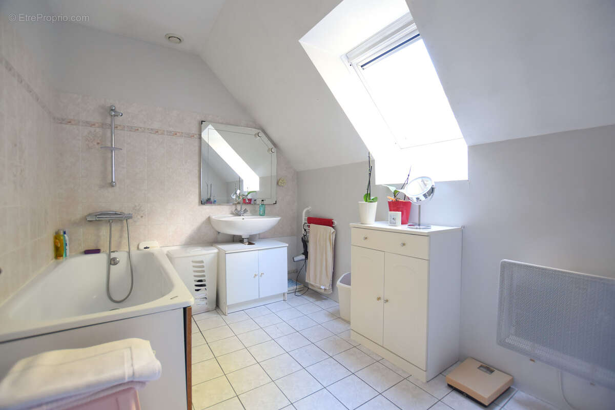 Maison à LES ESSARTS-LE-ROI