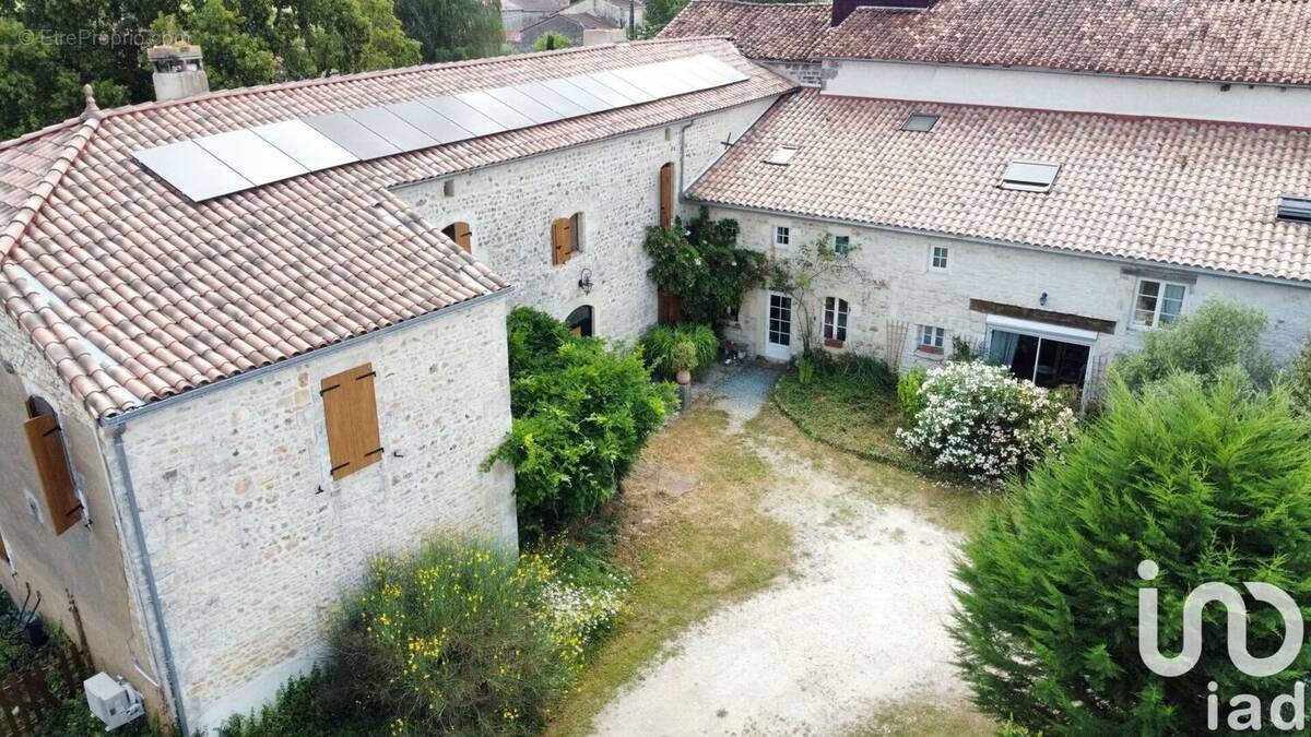 Photo 1 - Maison à LA TACHE