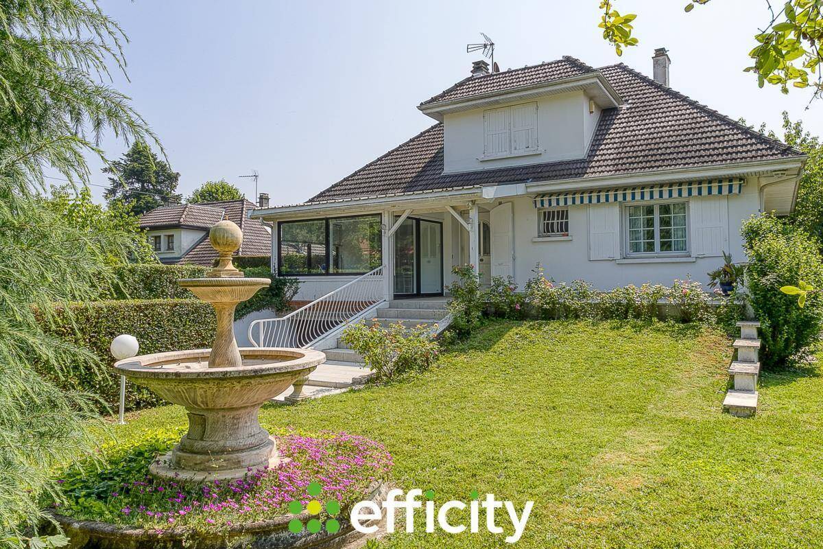 Maison à NIVOLAS-VERMELLE