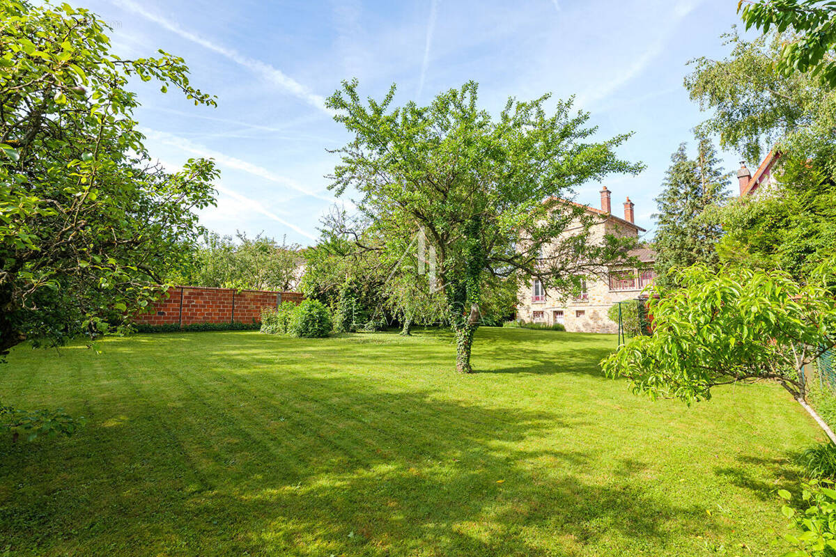 Maison à SAINT-THIBAULT-DES-VIGNES
