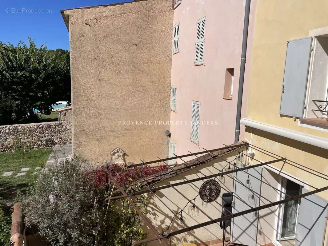 Maison à VILLECROZE