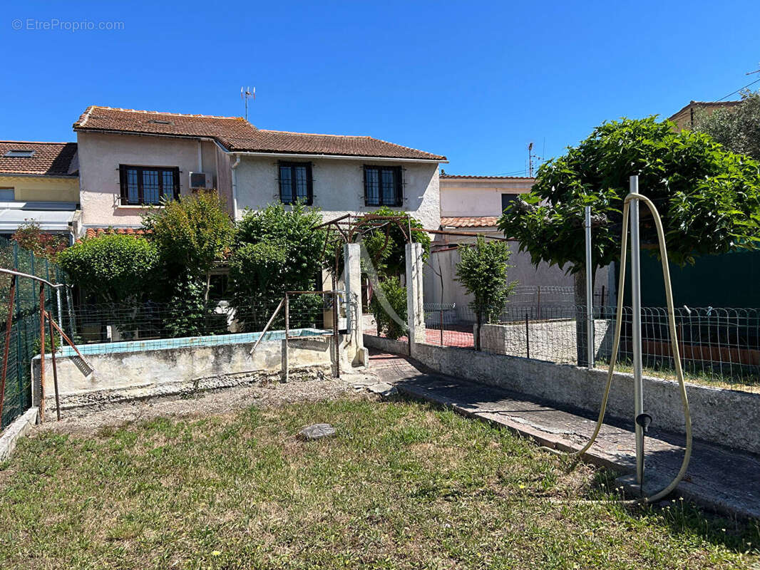 Maison d'habitation en centre ville - photo 2