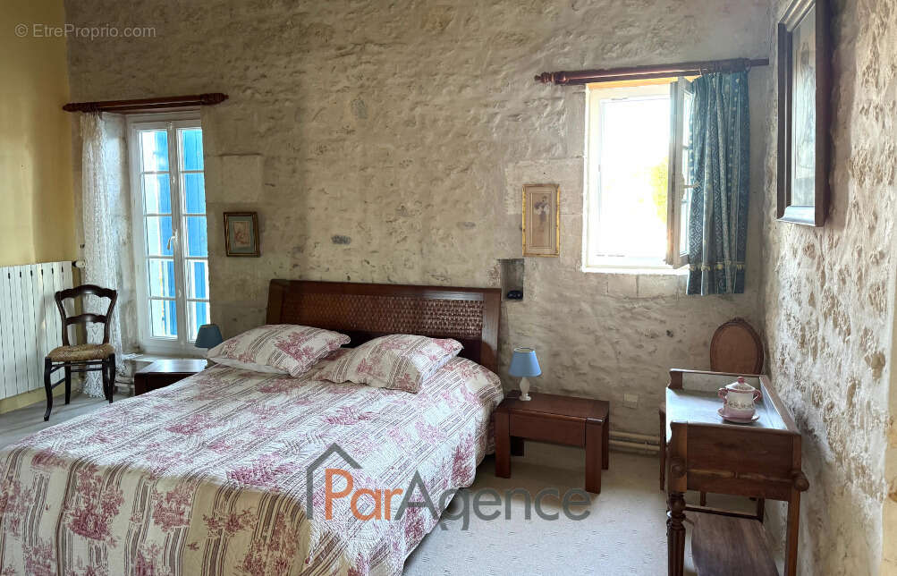 Maison à CHAILLEVETTE