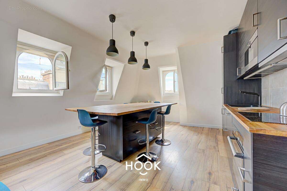 Appartement à PARIS-16E