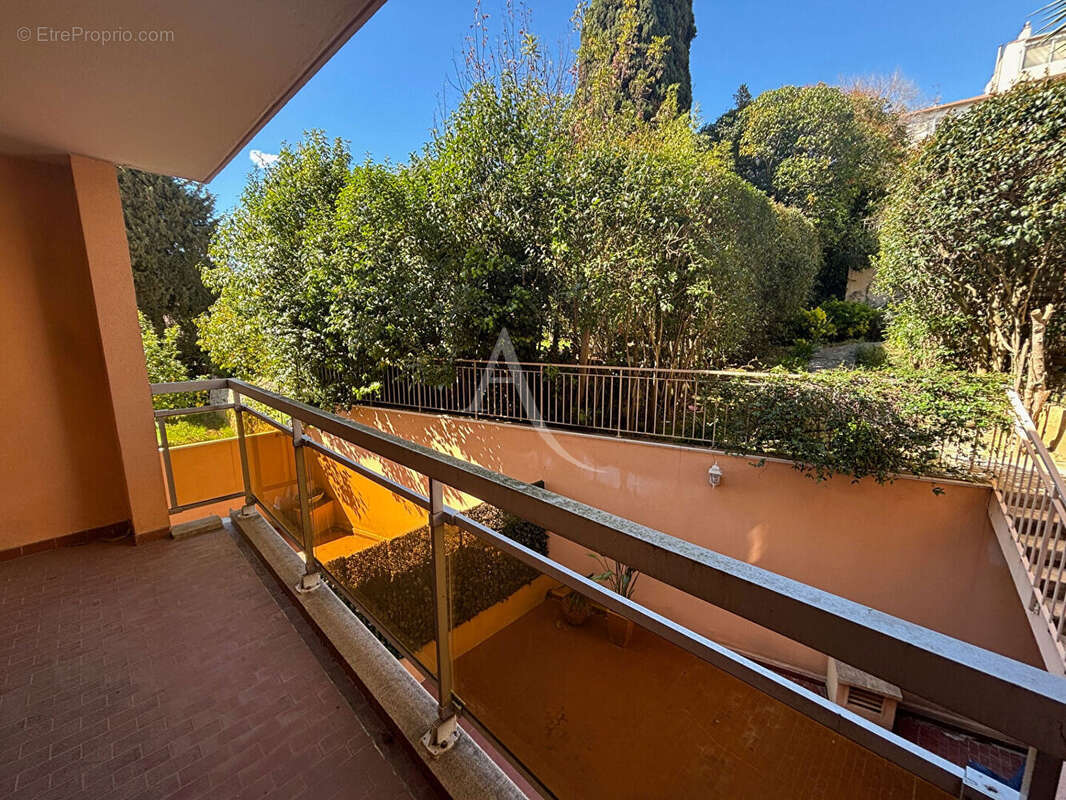 LE CANNET  Appartement  2 pièces 45m² avec terrasse, garage, cave et piscine - photo 2