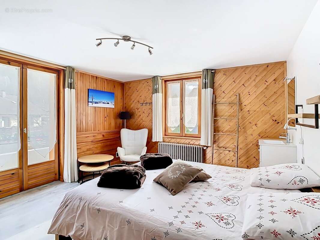 chalet rénové avec vue panoramique, mazot, sauna et fort potentiel – Glières-Val-de-Borne (74) - photo 10