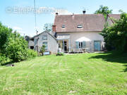 Maison à DURDAT-LAREQUILLE