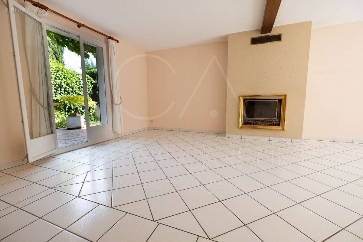 Maison à CHARBONNIERES-LES-BAINS