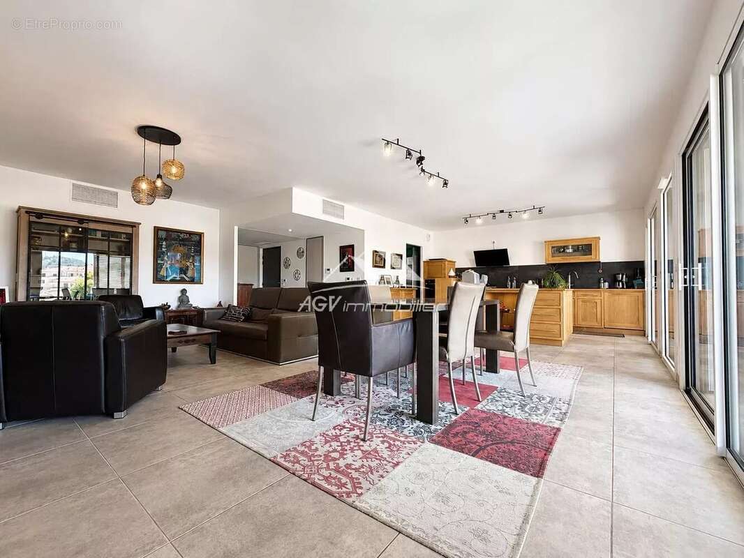 Appartement - Résidence sécurisée - 4 chambres - Alès - photo 2