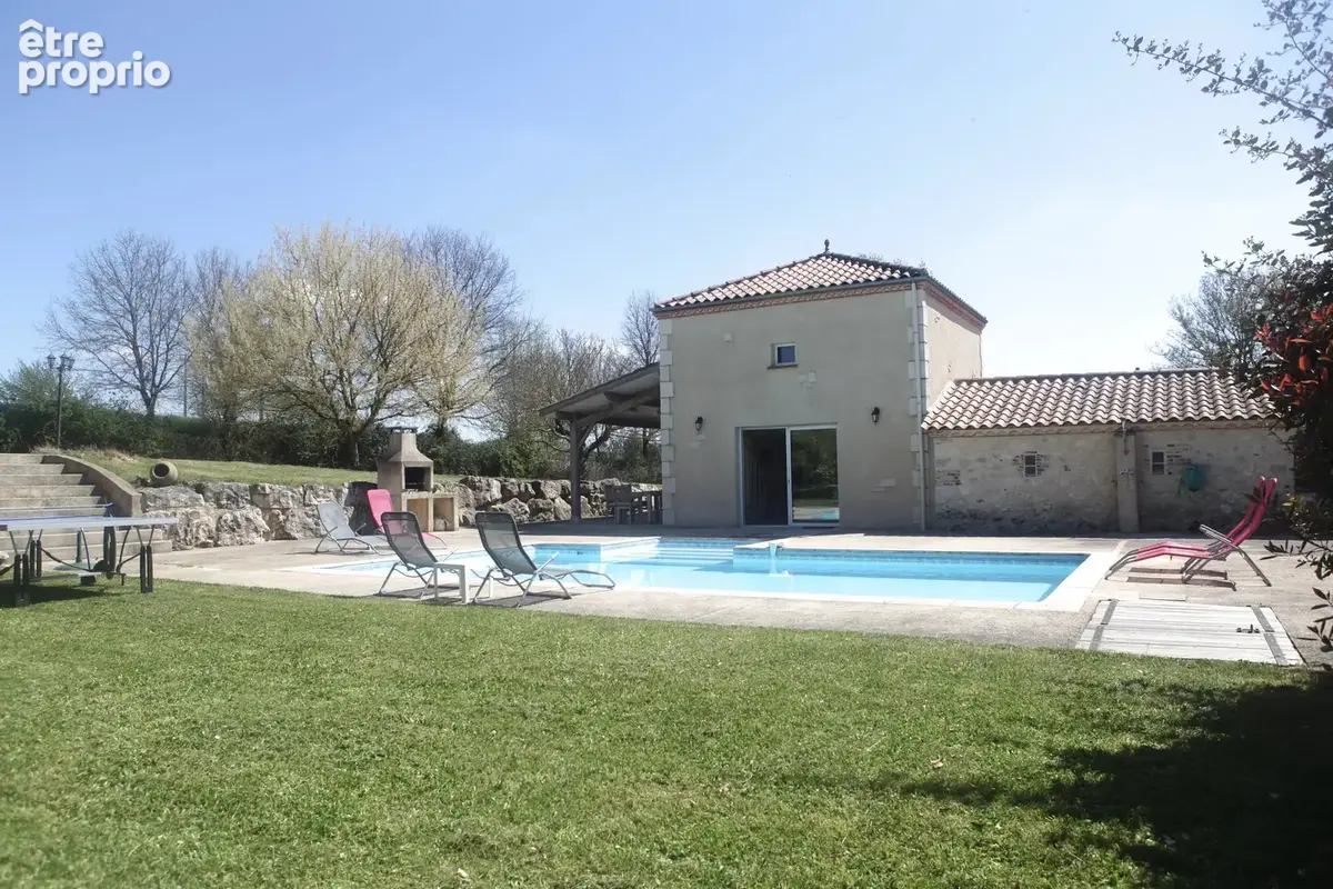 Charmant ensemble en pierre avec deux maisons et deux piscines - photo 2