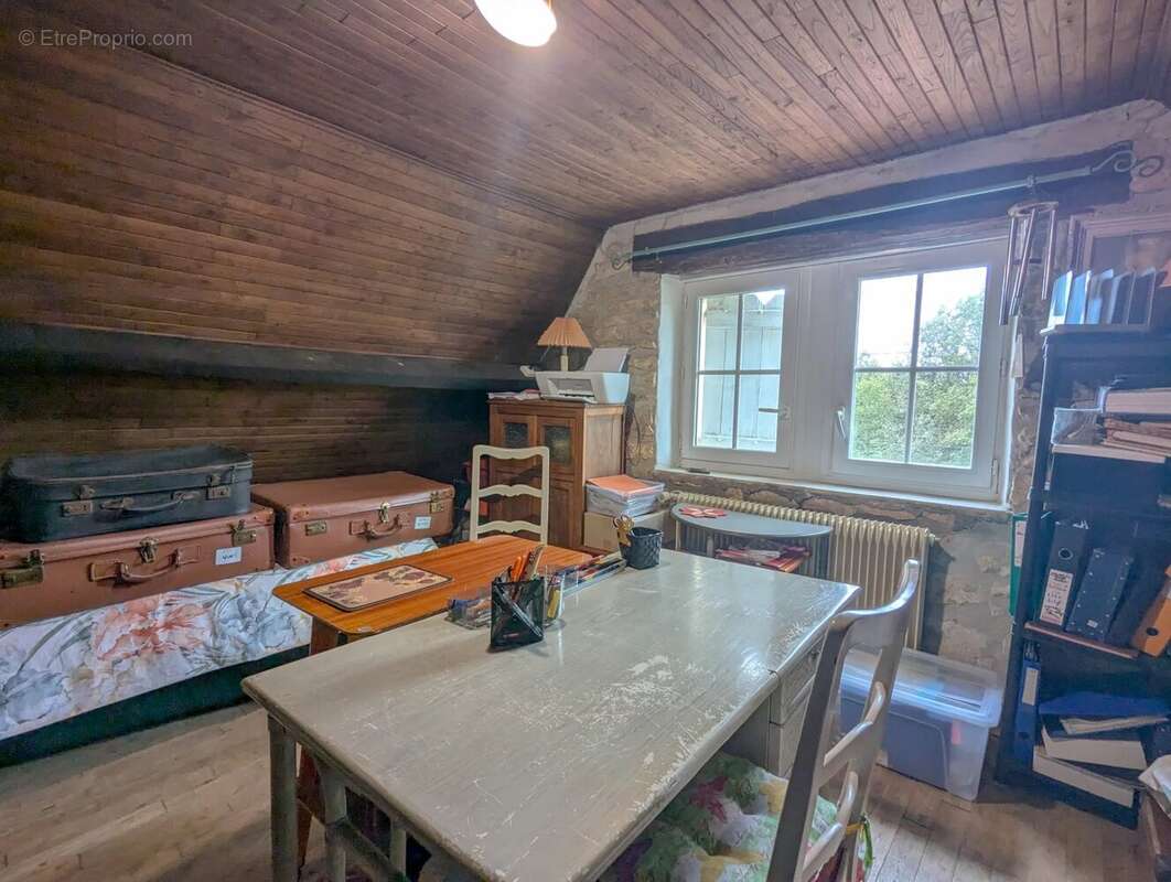 Jolie maison en pierre avec 4 chambres, piscine et jardins - photo 9